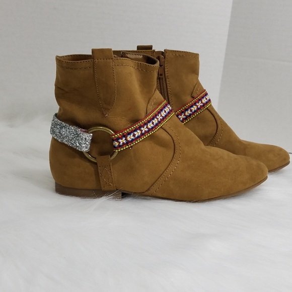 Indigo Rd Faux Suede Lightweight Ankle Boot Detail - Picture 2 of 8